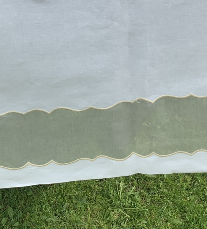 Эксклюзивная скатерть TAMIGI 180x270x12 Эксклюзивная скатерть TAMIGI 180x270x12