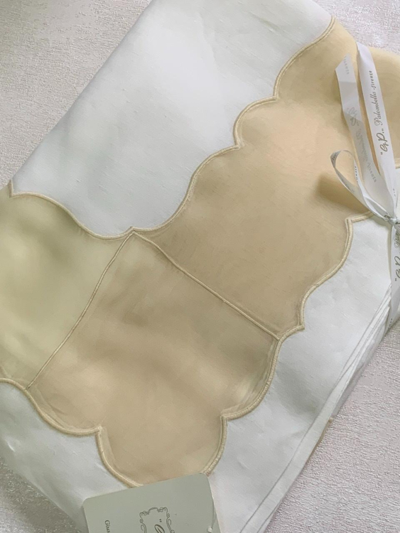 Эксклюзивная скатерть TAMIGI 180x270x12 Эксклюзивная скатерть TAMIGI 180x270x12