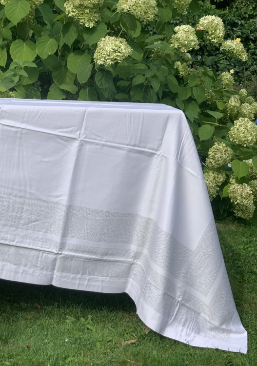 Скатерть с салфетками Vallesusa CHROMO SATIN 160x225 +8 салфеток жемчуг