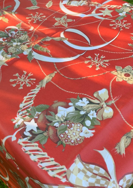 Новогодняя скатерть с покрытием 140х170 MELOGRANO (3500)