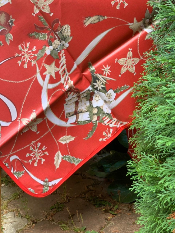 Новогодняя скатерть с покрытием 140х170 MELOGRANO (3500)