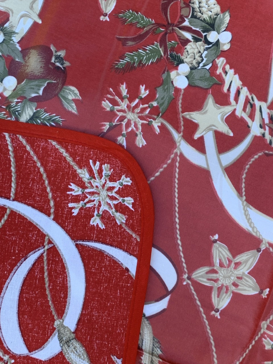 Новогодняя скатерть с покрытием 140х170 MELOGRANO (3500)