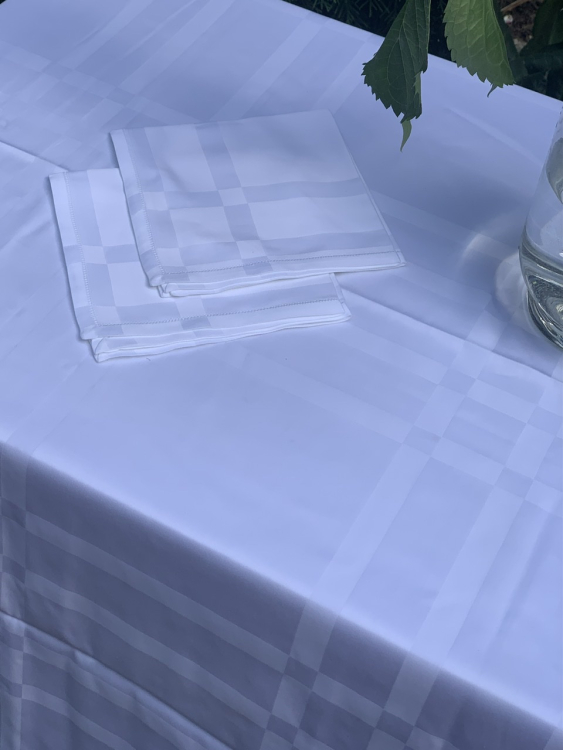 Скатерть овальная Palombella MARILIA 180х270 +12 салфеток белая