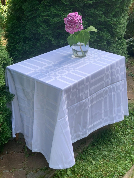 Скатерть овальная Palombella MARILIA 180х270 +12 салфеток белая