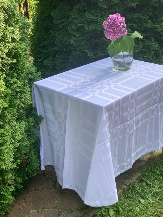 Скатерть овальная Palombella MARILIA 180х270 +12 салфеток белая