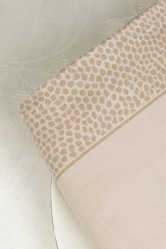 Скатерть с салфетками Vallesusa CHROMO SATIN бежевого цвета