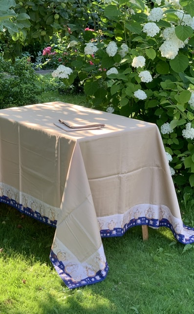 Скатерть с салфетками TagHouse 307 175x270х12 бежевого цвета