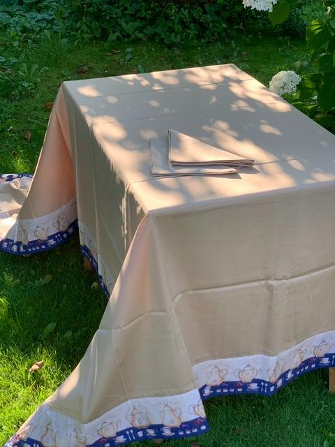 Скатерть с салфетками TagHouse 307 175x270х12 бежевого цвета