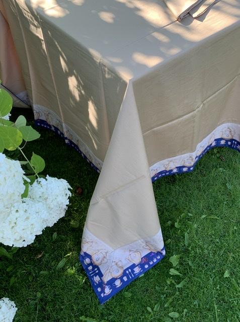 Скатерть с салфетками TagHouse 307 175x270х12 бежевого цвета