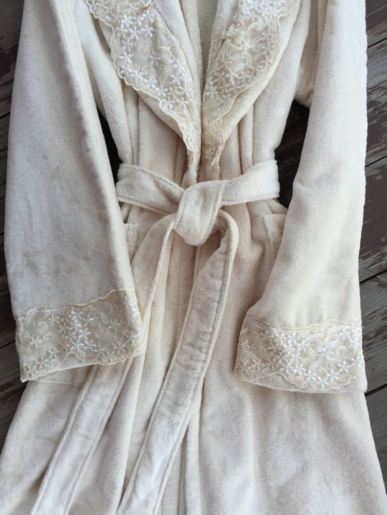 Халат женский Sandri LACE1 со светло-бежевым кружевом