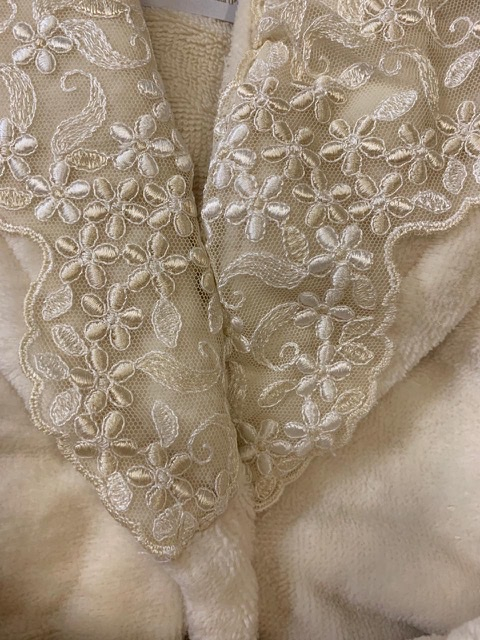 Халат женский Sandri LACE1 со светло-бежевым кружевом