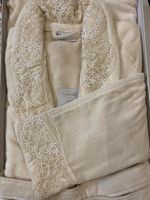 Халат женский Sandri LACE1 со светло-бежевым кружевом