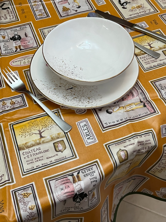 Скатерть Tag 3639 VINERIA Д.150 PVC с защитным покрытием