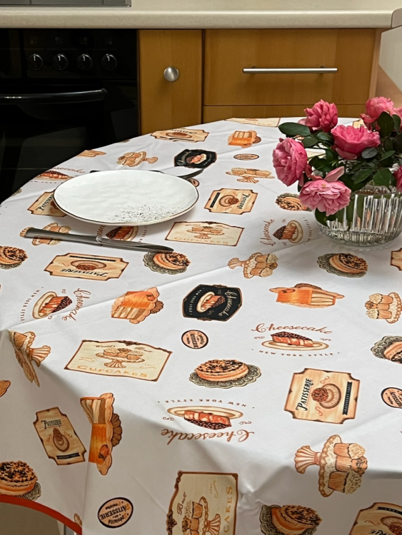 Скатерть Tag 3574 CHEESE CAKE Д.150 с защитным покрытием PVC