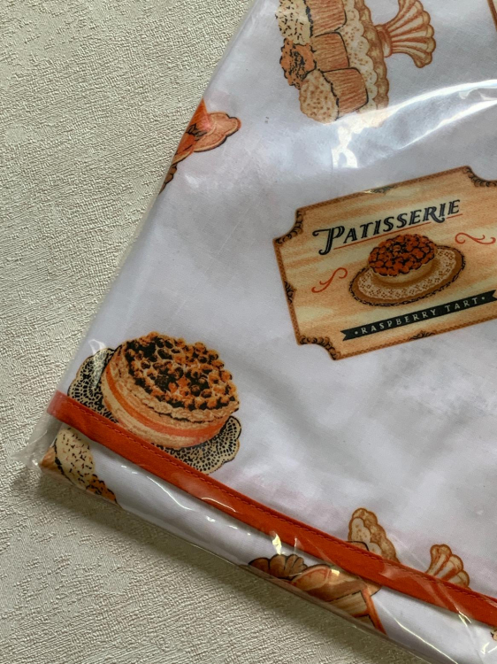 Скатерть Tag 3574 CHEESE CAKE Д.150 с защитным покрытием PVC