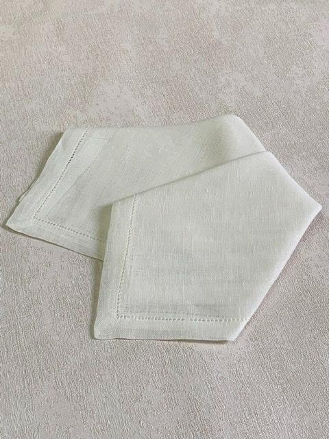 Комплект Gamba 1764 (2 скатерти 170x450 +18 салфеток) Комплект Gamba 1764 (2 скатерти 170x450 +18 салфеток)