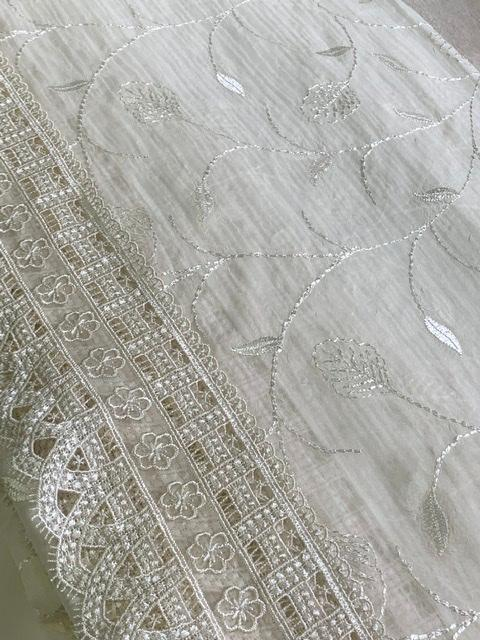 Комплект Gamba 1764 (2 скатерти 170x450 +18 салфеток) Комплект Gamba 1764 (2 скатерти 170x450 +18 салфеток)