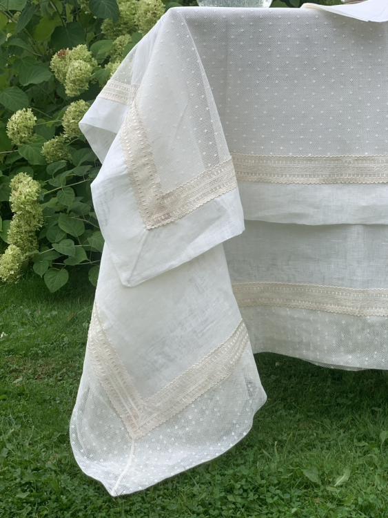 Скатерть и наперон Gamba 1022 Bordina (170x340, 120x280 и 12 салфеток)