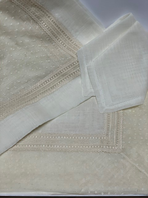 Скатерть и наперон Gamba 1022 Bordina (170x340, 120x280 и 12 салфеток)