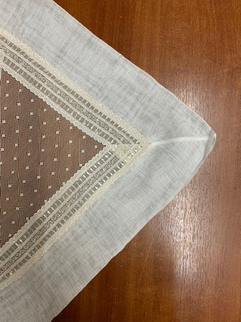 Скатерть и наперон Gamba 1022 Bordina (170x340, 120x280 и 12 салфеток)