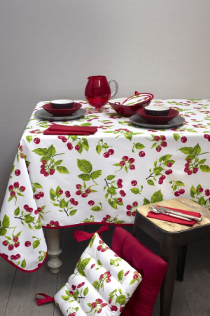 Скатерть Tag 3655 LAMPONI 140x170 с защитным покрытием PVC