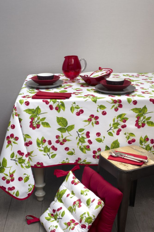 Скатерть Tag 3655 LAMPONI 140x170 с защитным покрытием PVC