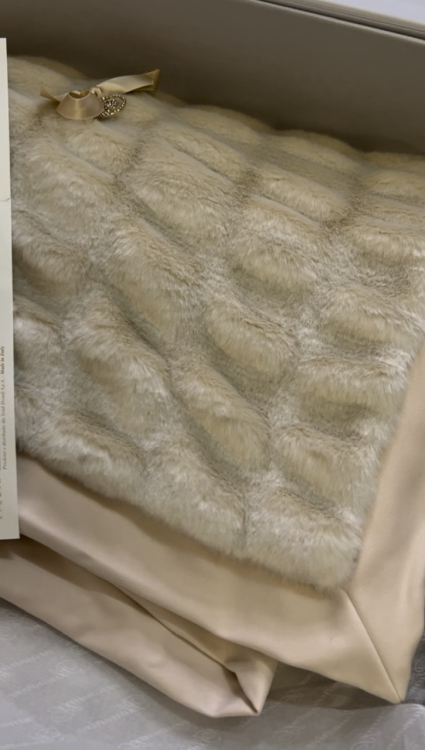 Покрывало меховое Blumarine CHAMONIX 260х240 champagne