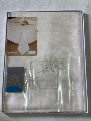 Скатерть с салфетками Confestyl NIZZA 150х180х6 с кристаллами SWAROVSKI
