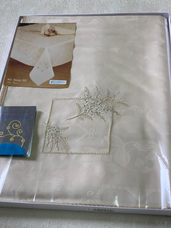 Скатерть с салфетками Confestyl NIZZA 150х180х6 с кристаллами SWAROVSKI