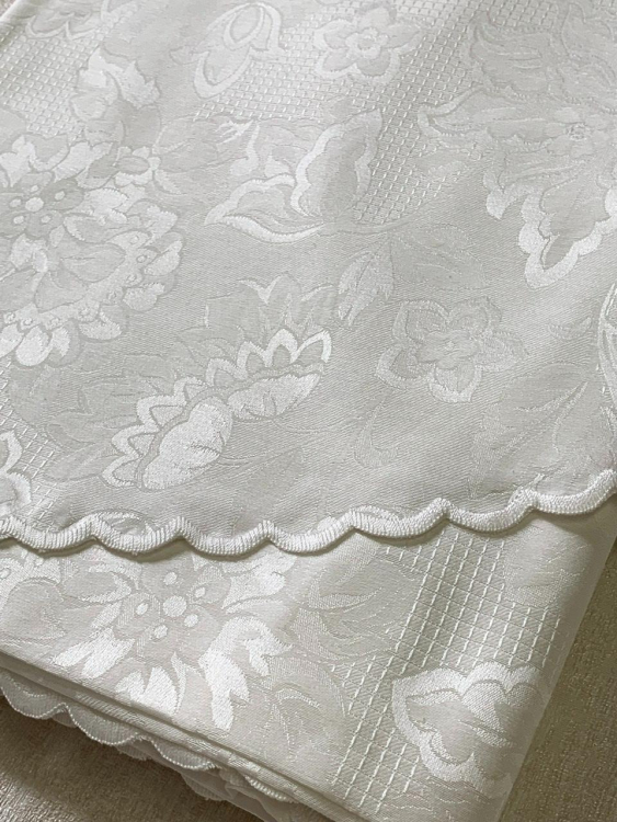 Скатерть овальная с салфетками Confestyl TIZIANA 180х270х12 с кристаллами SWAROVSKI