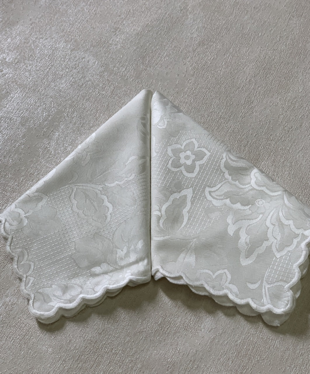 Скатерть овальная с салфетками Confestyl TIZIANA 180х270х12 с кристаллами SWAROVSKI