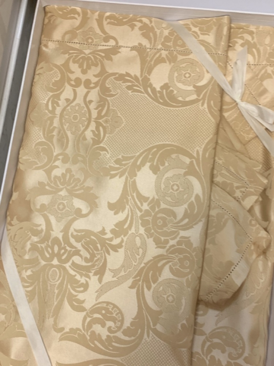 Скатерть с салфетками Gamba 9817 150x180 +6 салфеток Скатерть с салфетками Gamba 9817 150x180 +6 салфеток